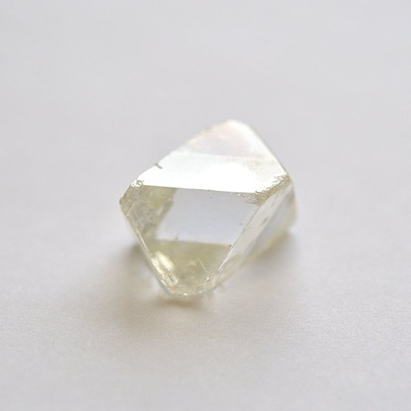 76-каратный алмаз назван в честь 300-летия СПбГУ